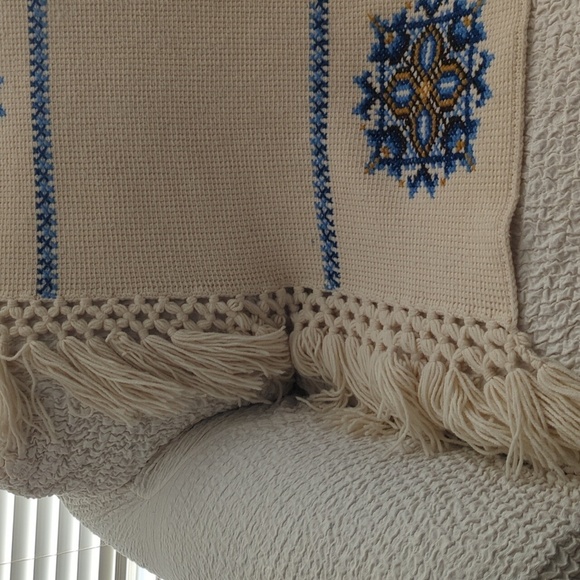 Hand Knit Cozy Fringed Cream and Blue cozy Throw With Cross Stitching - Picture 3 of 9